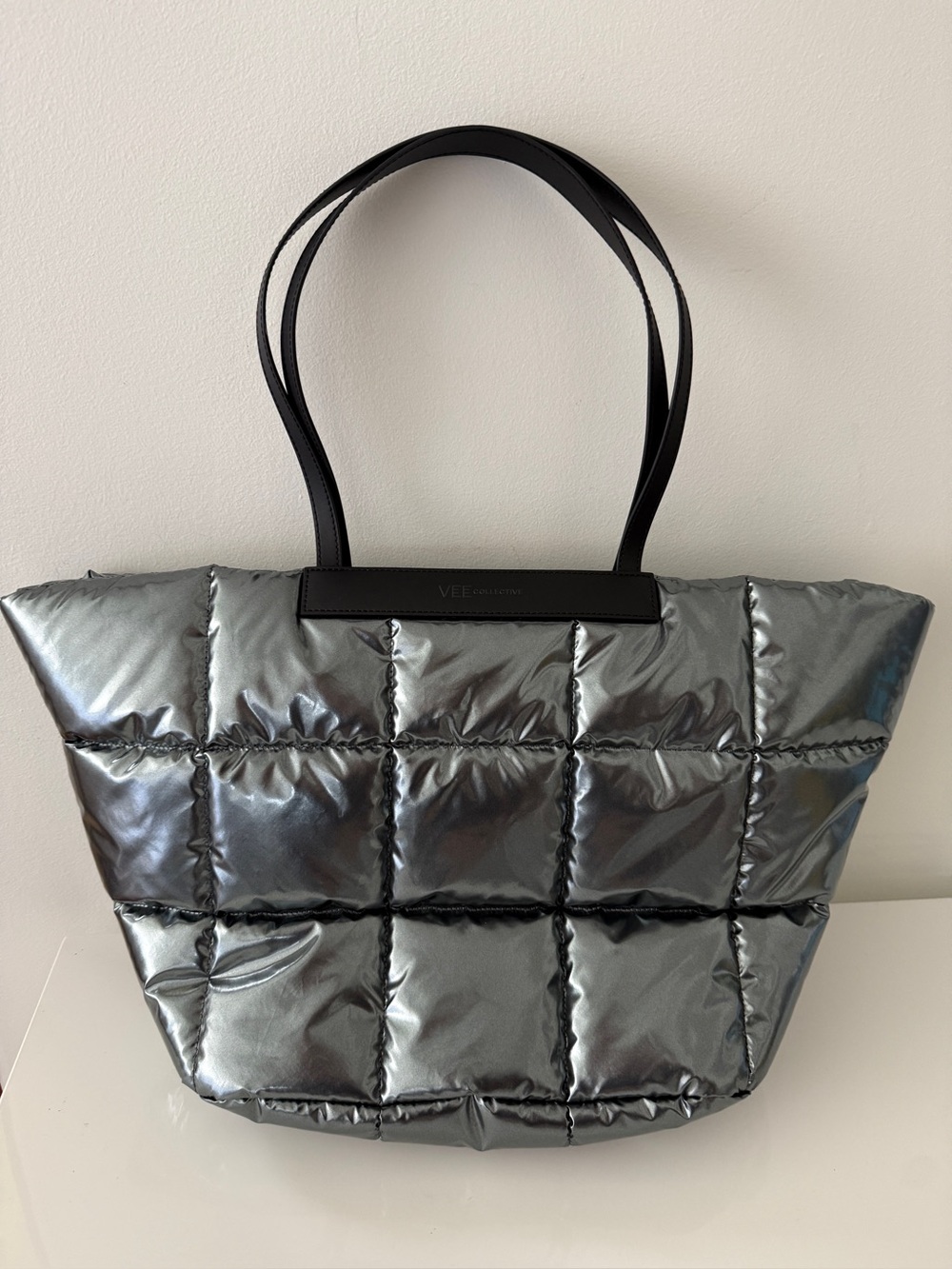 NWOT VEE COLLECTIVE Porter Basque Tote Bag, Gadget Grey Metallic
